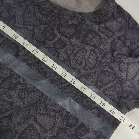 Sundry Womens Top Small Gray Snake Print Casual Sweatshirt Size 1 - Picture 9 of 10